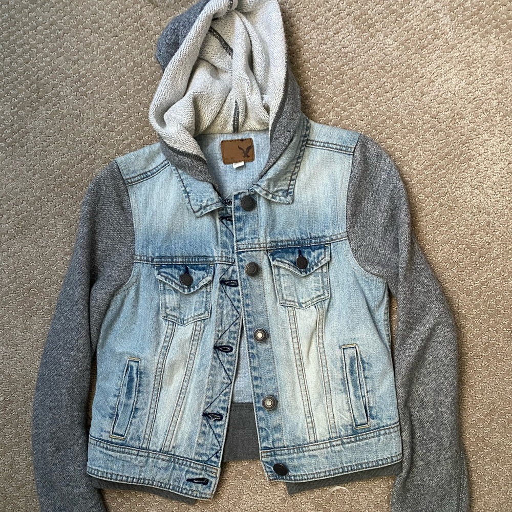 American Eagle demin jacket w hood